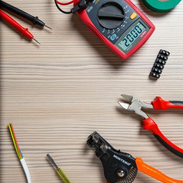 Werkzeuge für Elektroinstallationen