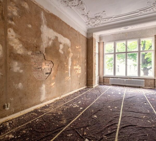 Altbauwohnung vor der Altbausanierung. Altbauwohnung vor der Altbausanierung.