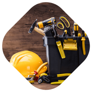 Werkzeuge und Bauhelm