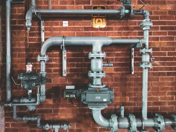 Wasserleitungen in der Wand Wasserleitungen in der Wand