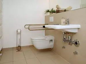 Ein barrierefrei saniertes Badezimmer.