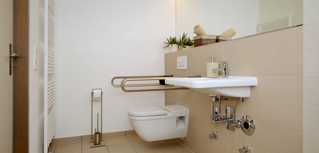 Ein barrierefrei saniertes Badezimmer.